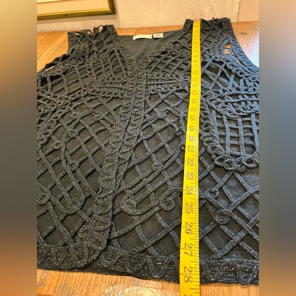 ❣️🖤 LAURA DANIELS Vintage Metallic Crochet Overlay Tank – Size 1X - Picture 9 of 9